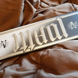 Kat Von D Metal Matte Eyeshadow Palette